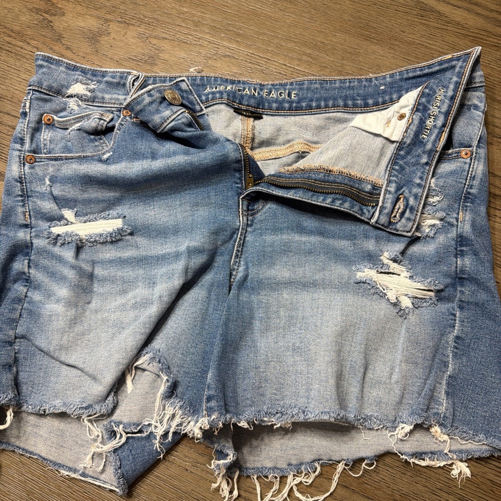 American Eagle Women’s Distressed Denim Shorts Size 18